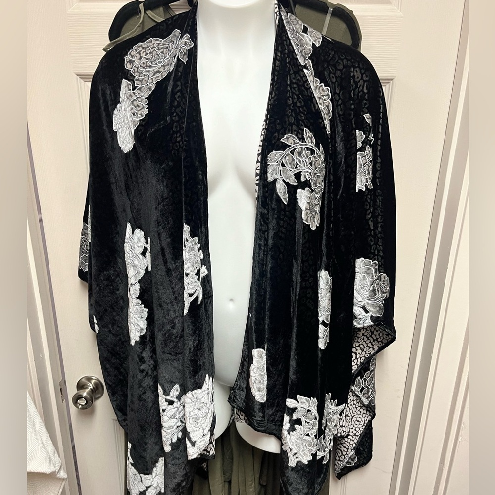 Magic Scarf Lined Black Velvet Ruana with Silver Roses -NWT